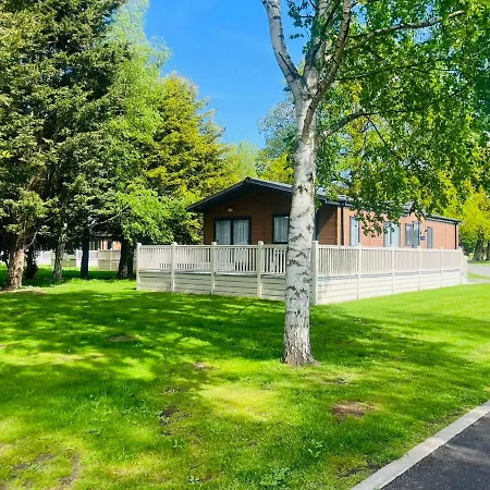 Lotus Lodge With Hot Tub York Exterior photo