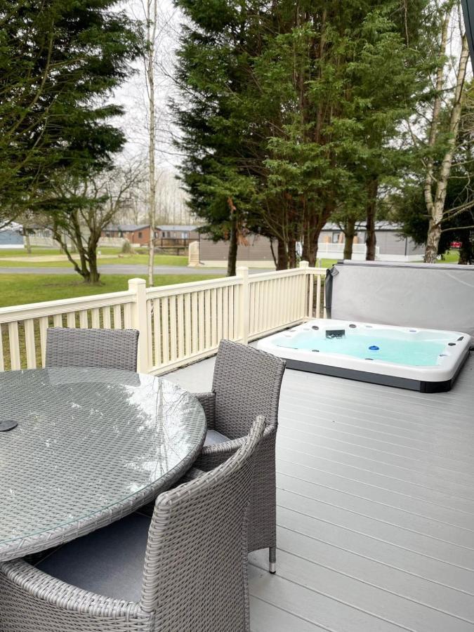 Holiday home Lotus With Hot Tub *
